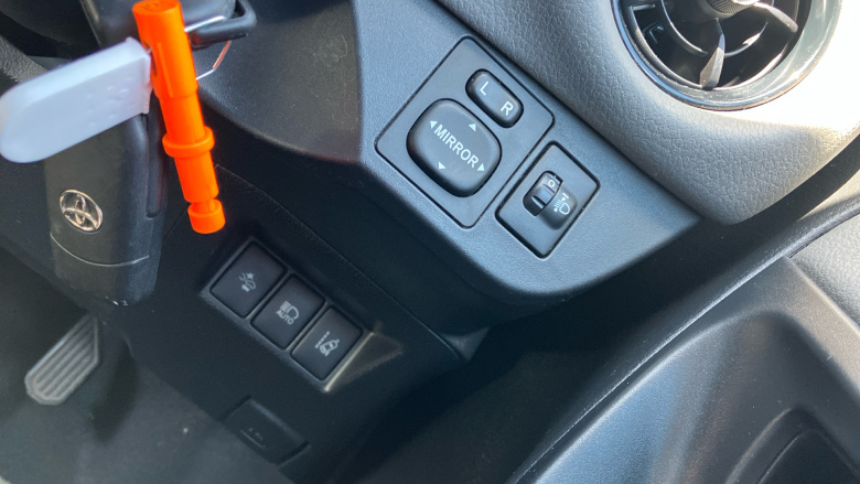 Toyota Yaris 1.5 VVT-i Icon Tech 5dr Petrol Hatchback